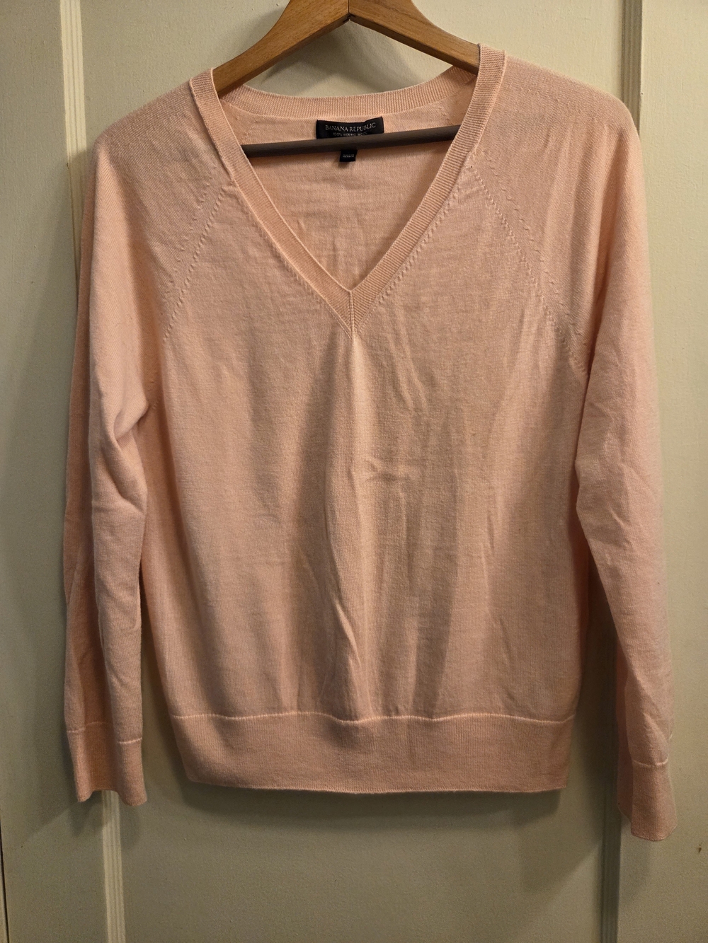 Banana Republic Light Pink V-Neck Sweater Sz L